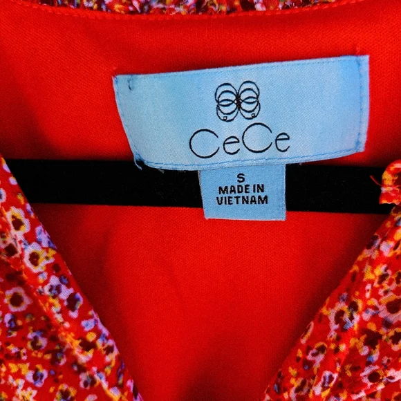 CeCe Red Floral Blouse Ruffled Hem Long Skeeves Size Small - Picture 3 of 7